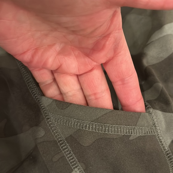 Wild Fable, Young Adult Women’s Camo Leggings with side pockets - Picture 4 of 5